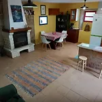A Casa De Florinda Oia