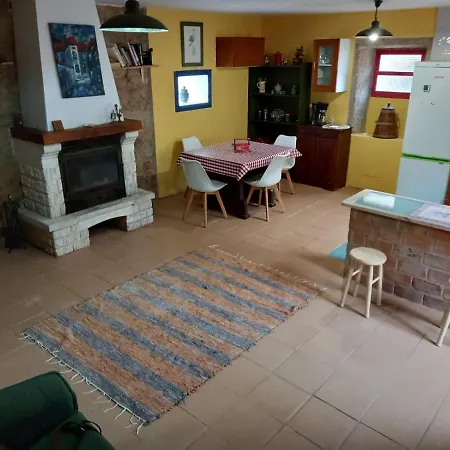 A Casa De Florinda Oia