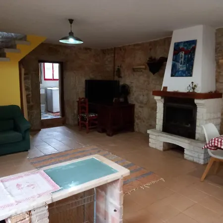 A Casa De Florinda Oia