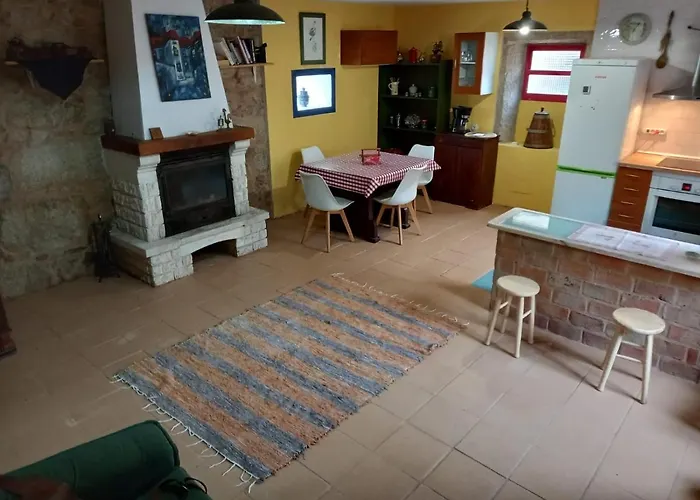 A Casa De Florinda Oia