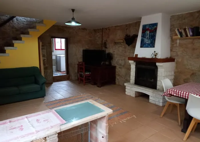 A Casa De Florinda Oia